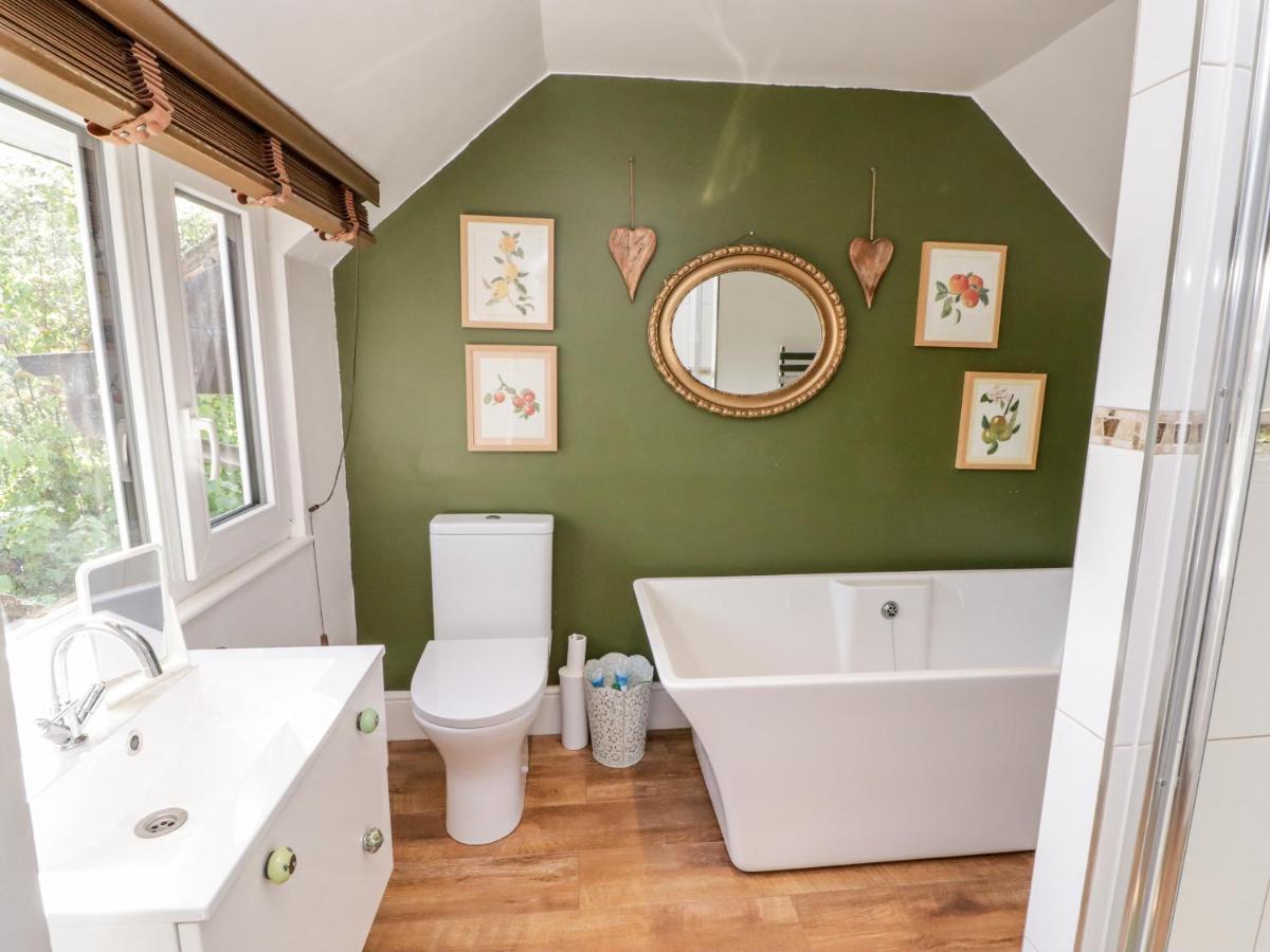 Old Pump Cottage Ross-on-Wye ภายนอก รูปภาพ